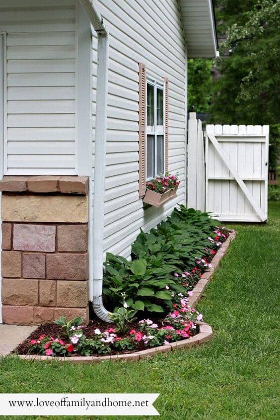 Side Yard Flower Bed for Small Spaces